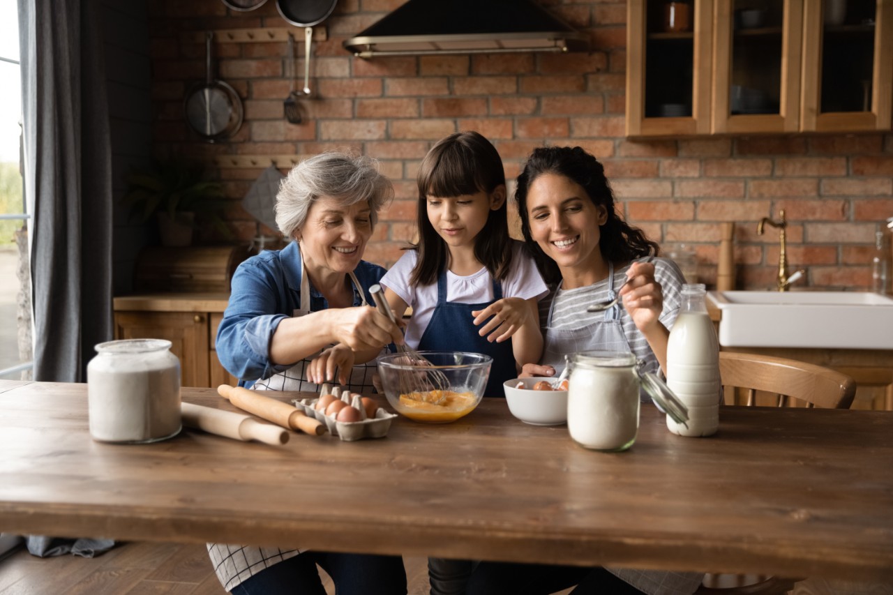 3 generations baking