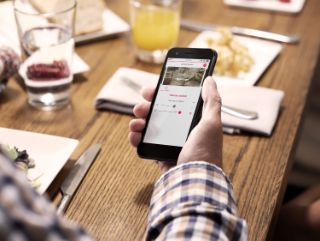Adjusting hearing aid using app