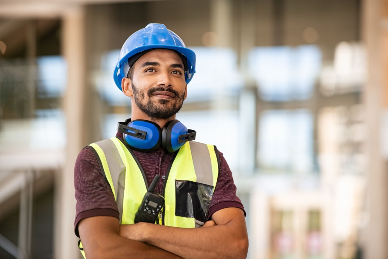 Worker with hearmuffs
