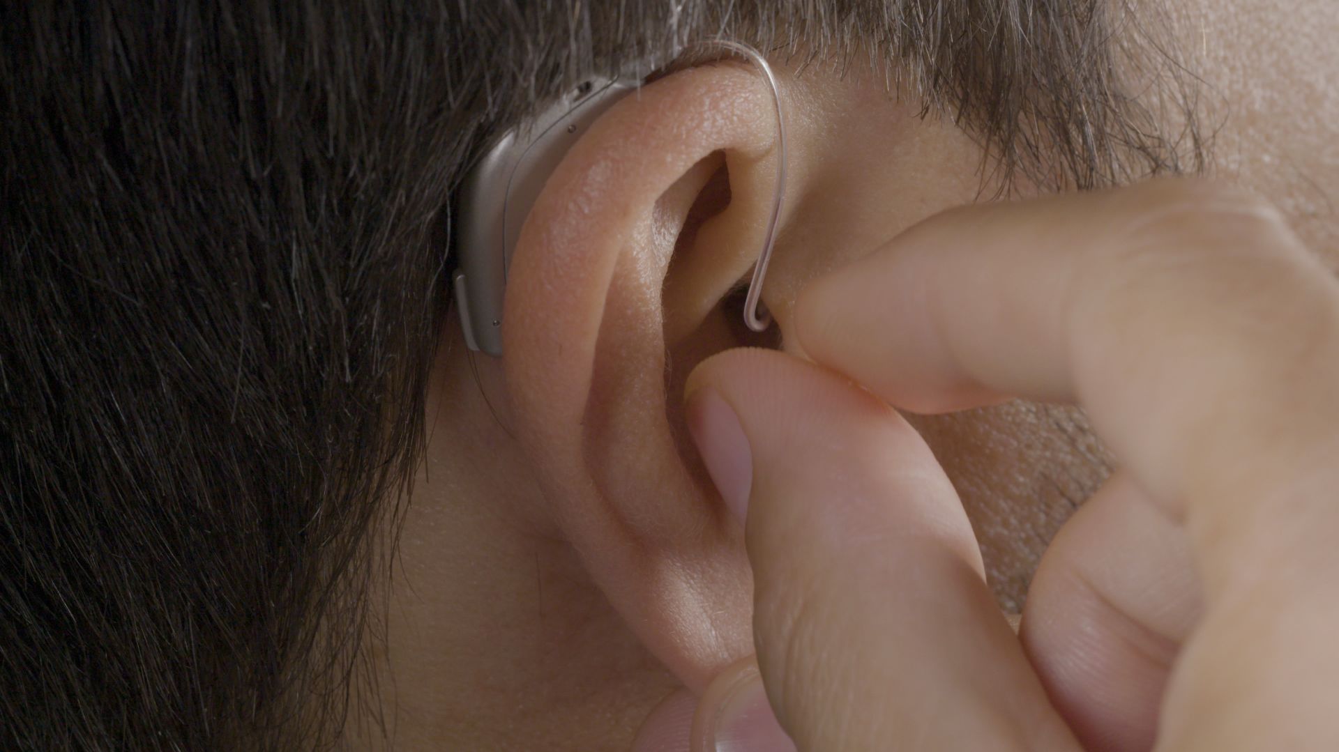 How to put in, remove and adjust Hearing Aids | Amplifon USA