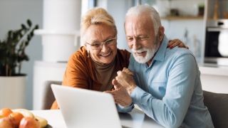 Couple looking at the pc